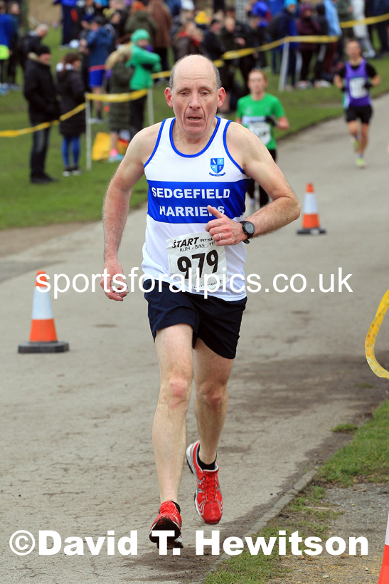 Senior women and veteran women and men over-50s NECAA Road Relay Champs., Hetton Lyons Park, Hetton le Hole, County Durham. Photo: David T. Hewitson/Sports for All Pics